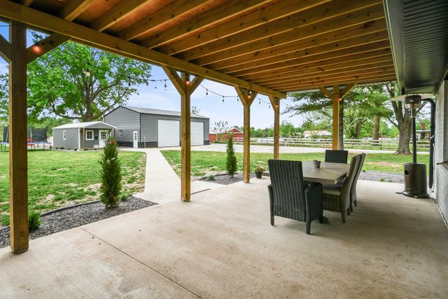 6074 W Farm Road 94, Springfield, MO 65803