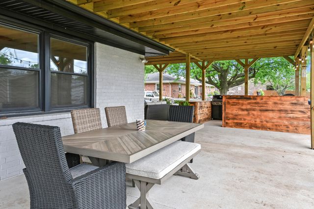 6074 W Farm Road 94, Springfield, MO 65803