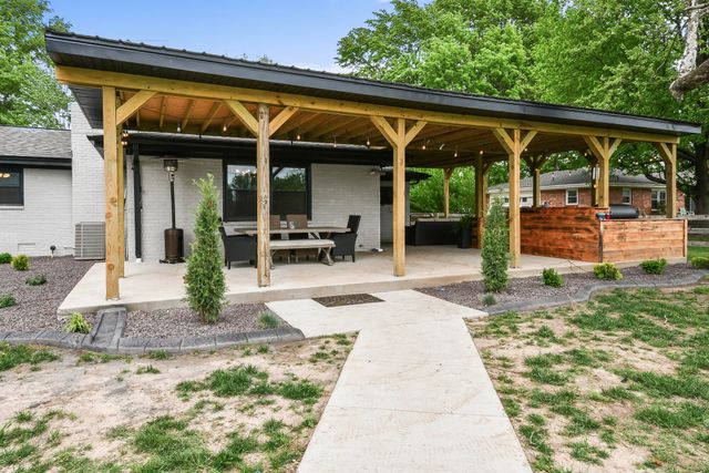 6074 W Farm Road 94, Springfield, MO 65803