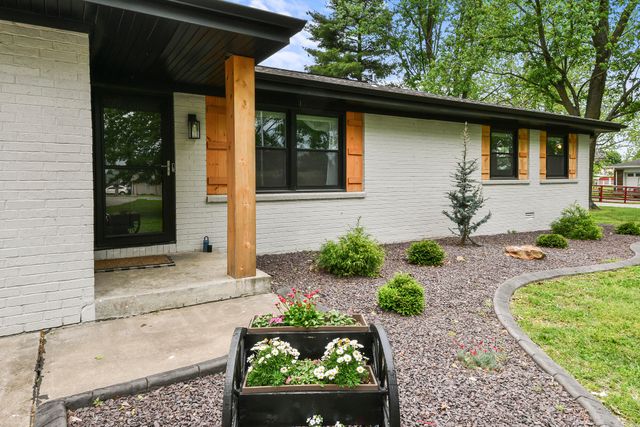 6074 W Farm Road 94, Springfield, MO 65803