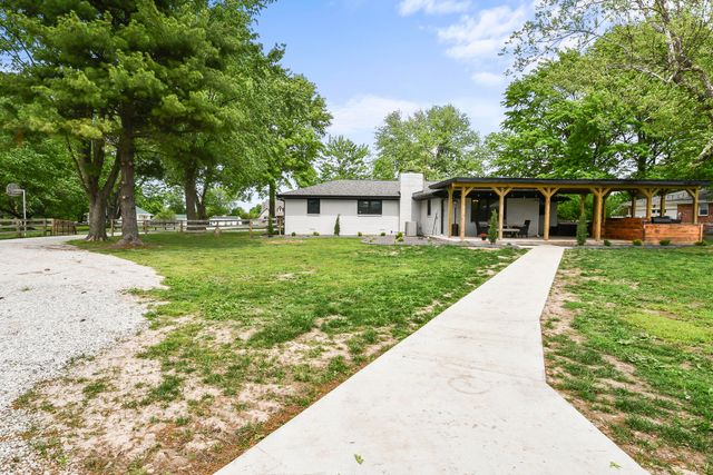 6074 W Farm Road 94, Springfield, MO 65803