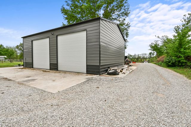 6074 W Farm Road 94, Springfield, MO 65803