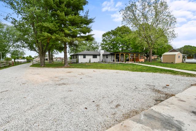 6074 W Farm Road 94, Springfield, MO 65803