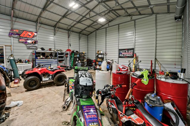 6074 W Farm Road 94, Springfield, MO 65803