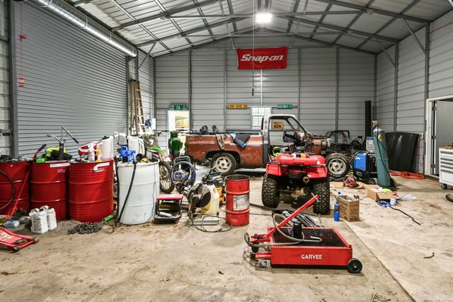 6074 W Farm Road 94, Springfield, MO 65803