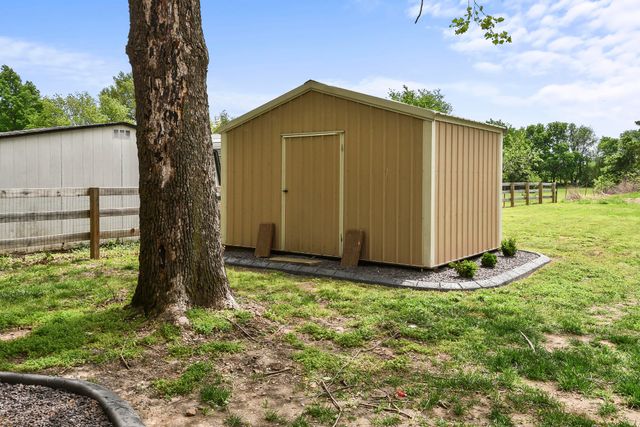 6074 W Farm Road 94, Springfield, MO 65803