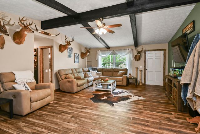 6074 W Farm Road 94, Springfield, MO 65803