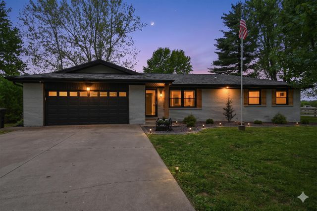 6074 W Farm Road 94, Springfield, MO 65803