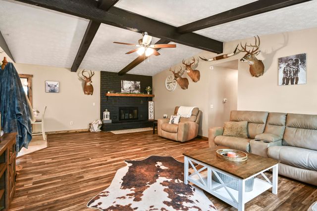 6074 W Farm Road 94, Springfield, MO 65803
