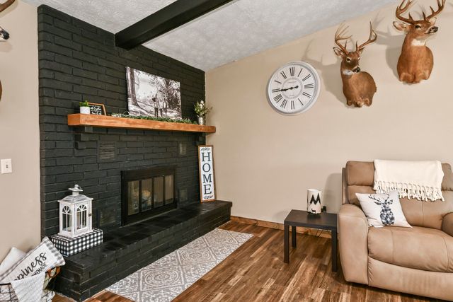 6074 W Farm Road 94, Springfield, MO 65803