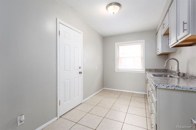 4683 Chatsworth Street, Detroit, MI 48224