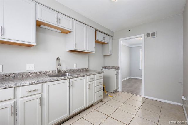 4683 Chatsworth Street, Detroit, MI 48224