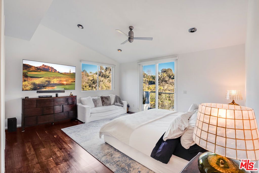 Image 9 of property listing at 28927 W Beach Lane, Malibu, CA 90265