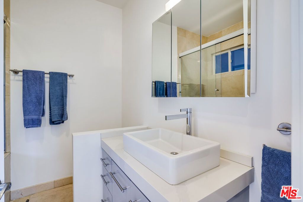 Image 13 of property listing at 28927 W Beach Lane, Malibu, CA 90265