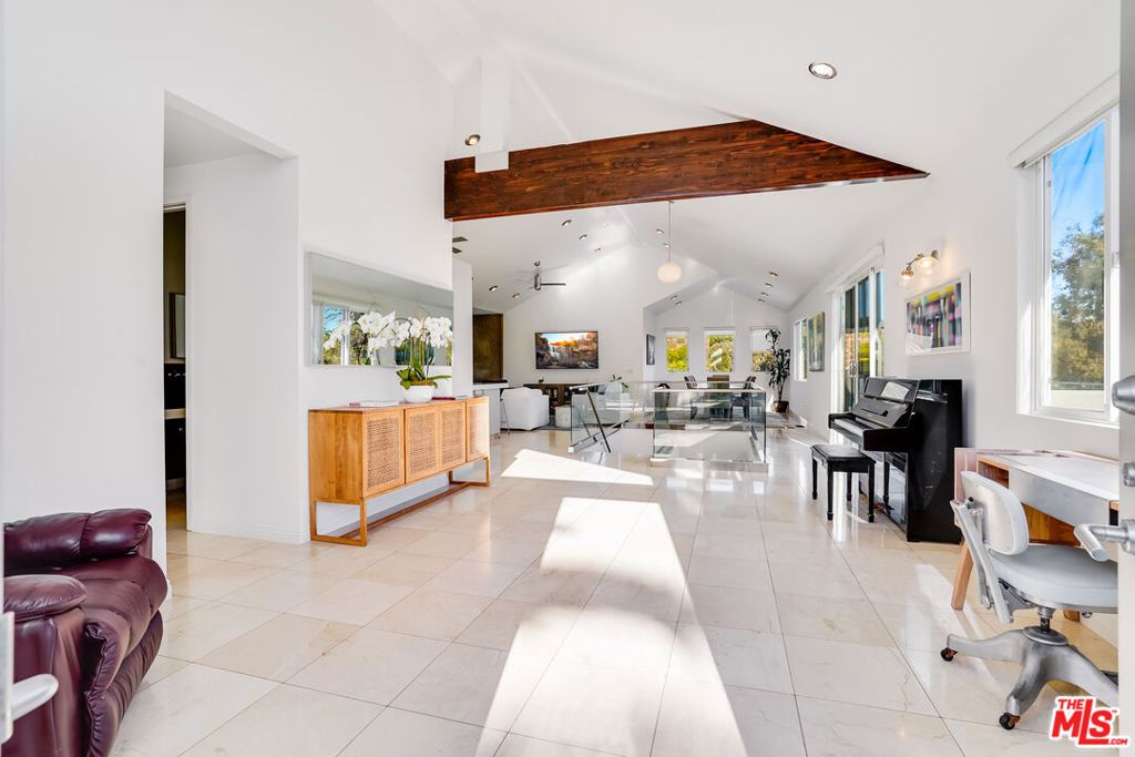Image 2 of property listing at 28927 W Beach Lane, Malibu, CA 90265