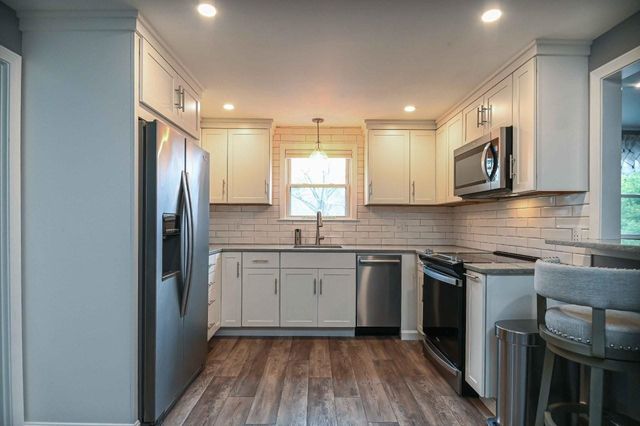 168 Woodbridge Rd Apt 6, York, ME 03909