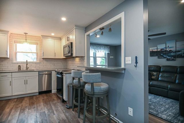 168 Woodbridge Rd Apt 6, York, ME 03909