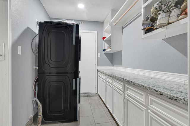 1033 W Snyder Street, Alvin, TX 77511