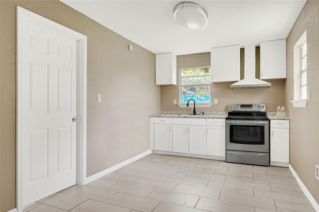 1033 W Snyder Street, Alvin, TX 77511
