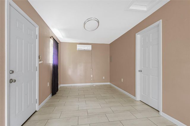 1033 W Snyder Street, Alvin, TX 77511