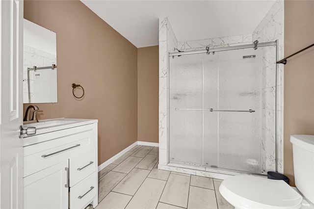 1033 W Snyder Street, Alvin, TX 77511