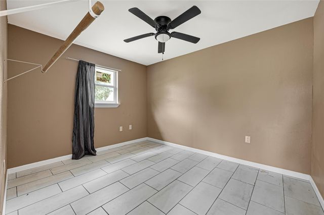 1033 W Snyder Street, Alvin, TX 77511