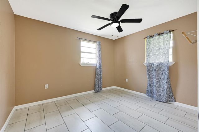 1033 W Snyder Street, Alvin, TX 77511