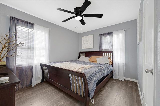 1033 W Snyder Street, Alvin, TX 77511