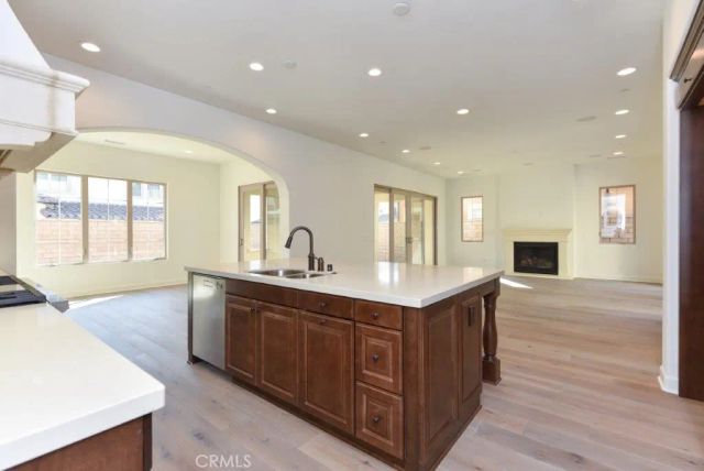 8 last bloom, Irvine, CA 92602