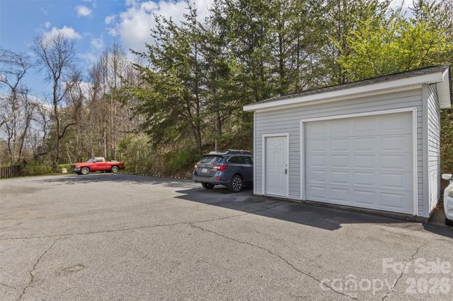 50 & 52 Smith Road, Leicester, NC 28748