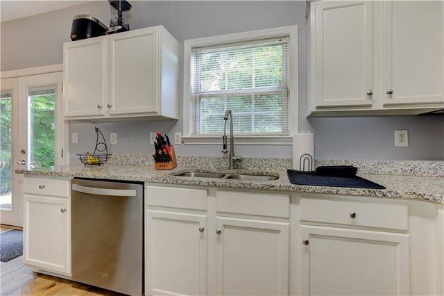 230 Magnolia Leaf Drive, Woodstock, GA 30188