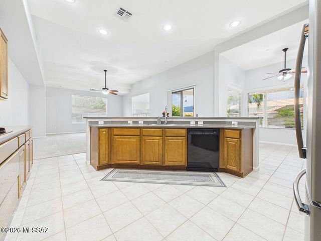 734 W Sand Rake Drive, Oro Valley, AZ 85755