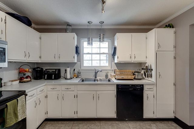 4557 N Ravenwood Drive, Chattanooga, TN 37415