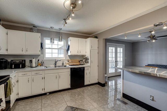 4557 N Ravenwood Drive, Chattanooga, TN 37415