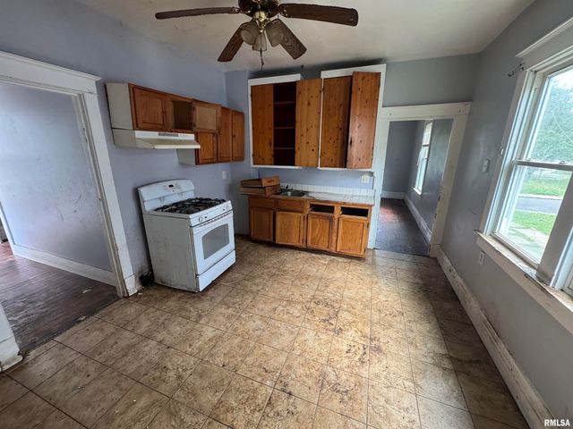 113 NE ROCK ISLAND Avenue, Peoria, IL 61603