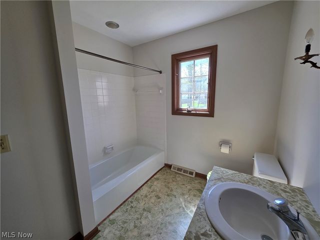 32667 Carriage Lane, Avon Lake, OH 44012
