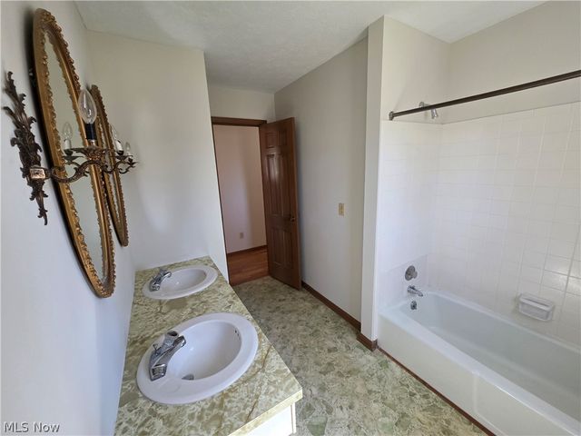 32667 Carriage Lane, Avon Lake, OH 44012