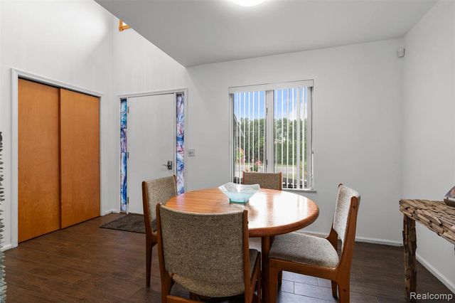 4616 Cass Elizabeth Road, Waterford, MI 48328