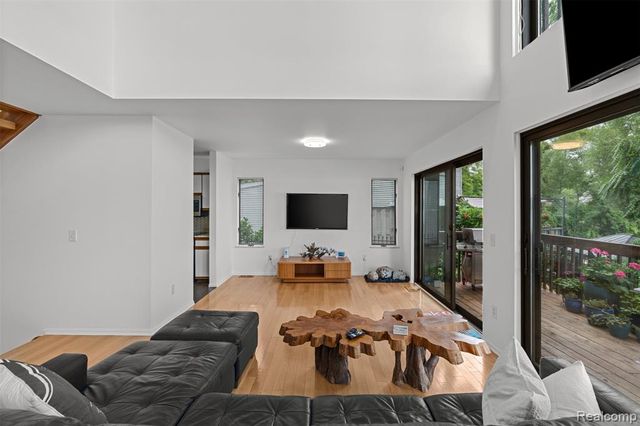 4616 Cass Elizabeth Road, Waterford, MI 48328