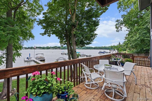 4616 Cass Elizabeth Road, Waterford, MI 48328