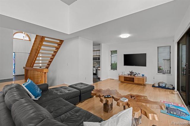 4616 Cass Elizabeth Road, Waterford, MI 48328