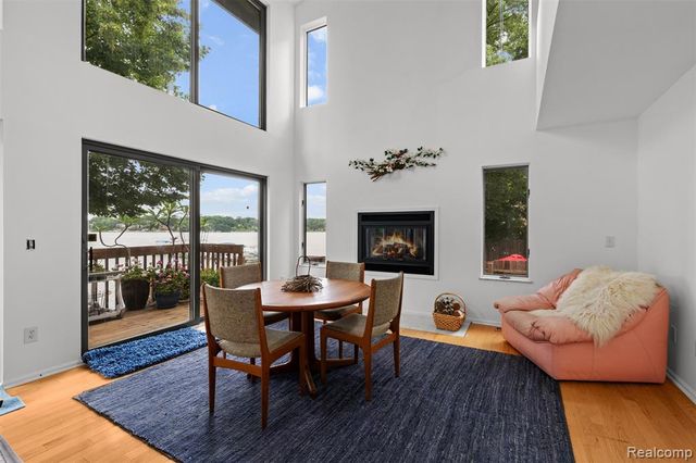 4616 Cass Elizabeth Road, Waterford, MI 48328