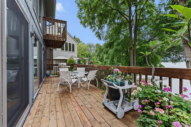 4616 Cass Elizabeth Road, Waterford, MI 48328