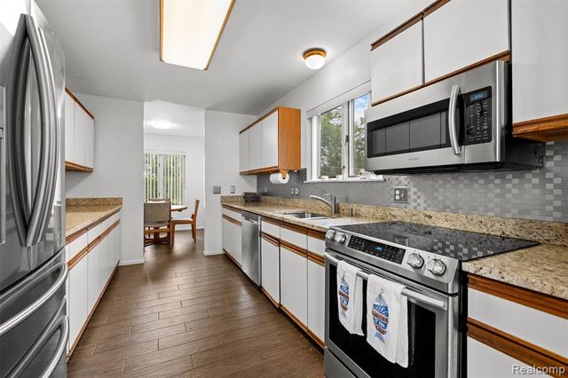 4616 Cass Elizabeth Road, Waterford, MI 48328