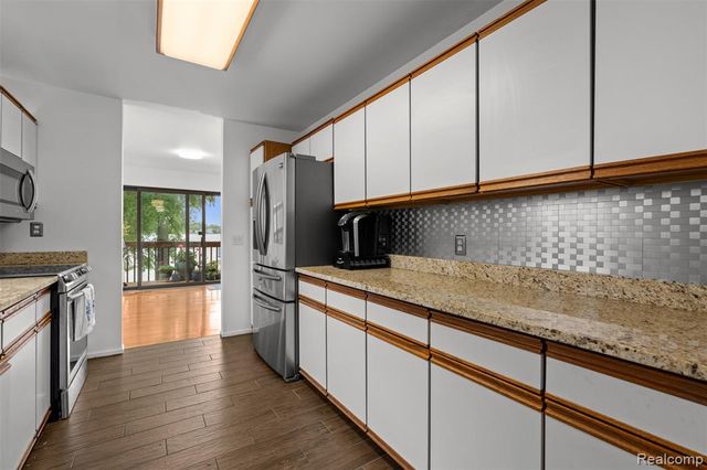 4616 Cass Elizabeth Road, Waterford, MI 48328