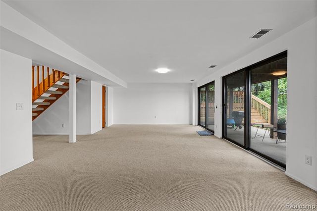 4616 Cass Elizabeth Road, Waterford, MI 48328