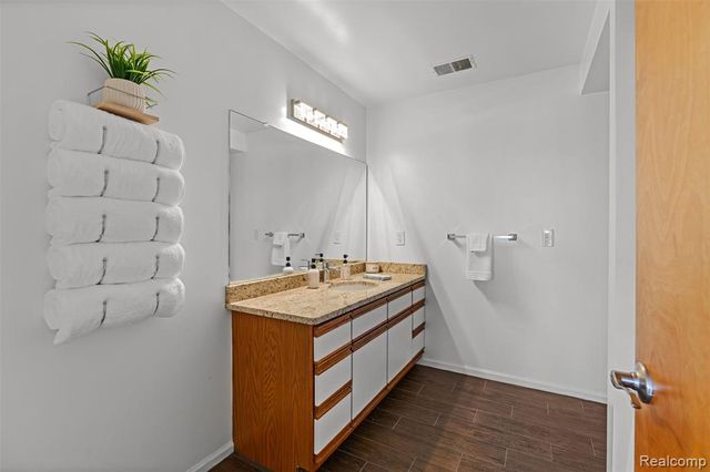 4616 Cass Elizabeth Road, Waterford, MI 48328