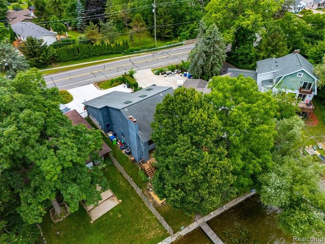 4616 Cass Elizabeth Road, Waterford, MI 48328