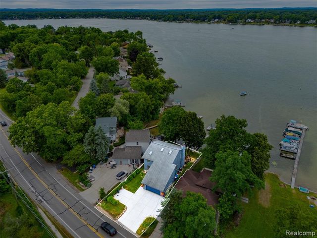 4616 Cass Elizabeth Road, Waterford, MI 48328