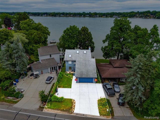 4616 Cass Elizabeth Road, Waterford, MI 48328